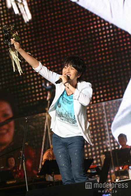 ライブパフォーマンスをしたゆず