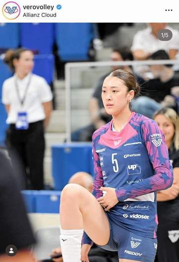 「ユニホーム素敵だわ～」イタリアデビューの佐藤淑乃、公式公開姿に反響 エースからダンス指導「お尻フリフリ可愛い」「すっかり打ち解けてる」