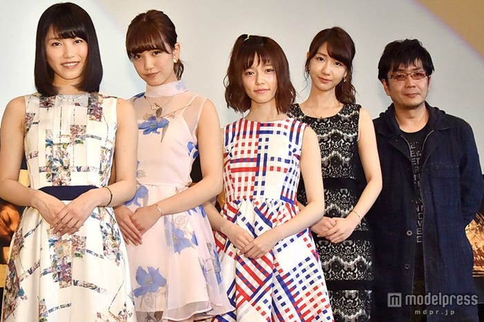 AKB48『僕たちは戦わない』MV完成披露試写会/左から:横山由依、加藤玲奈、島崎遥香、柏木由紀、大友啓史監督