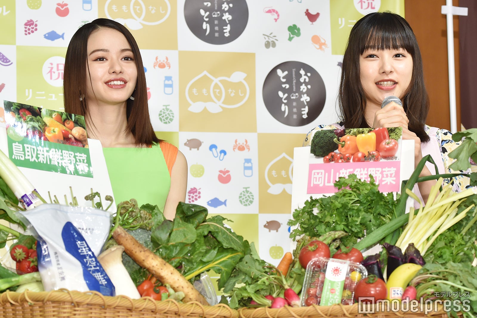 山本舞香、桜井日奈子 （C）モデルプレス