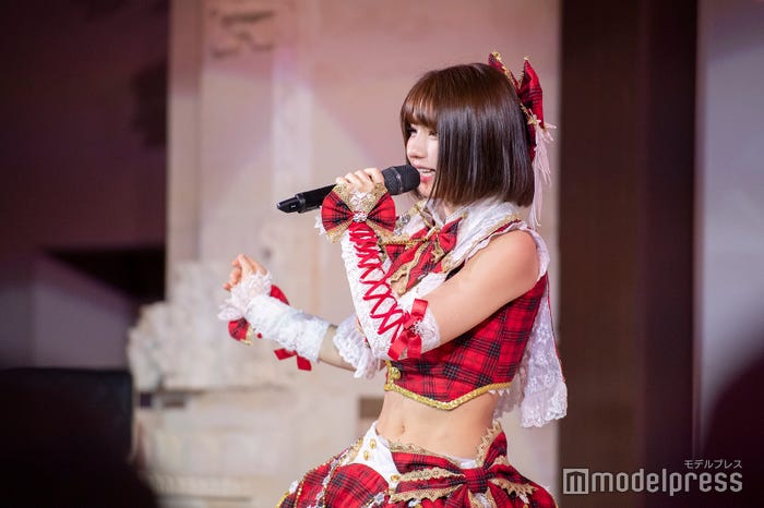 「fancy baby doll」をパフォーマンスするえなこ(C)モデルプレス