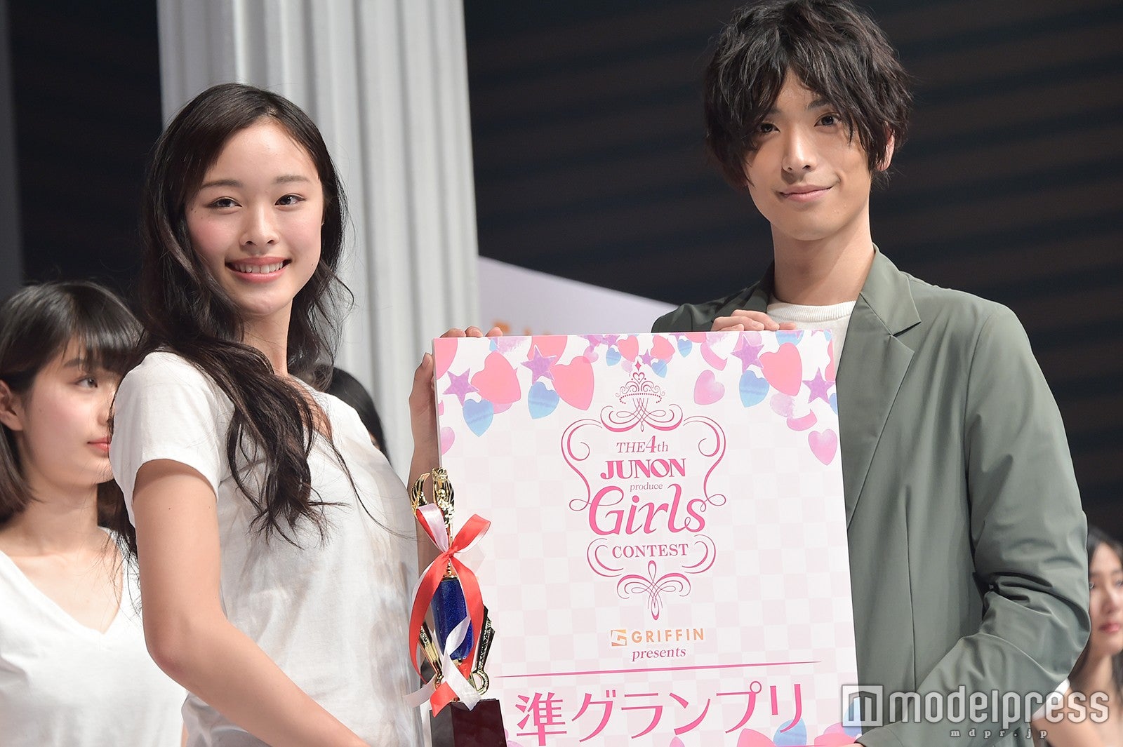 準グランプリ：山口美月さん、黒羽麻璃央（C）モデルプレス