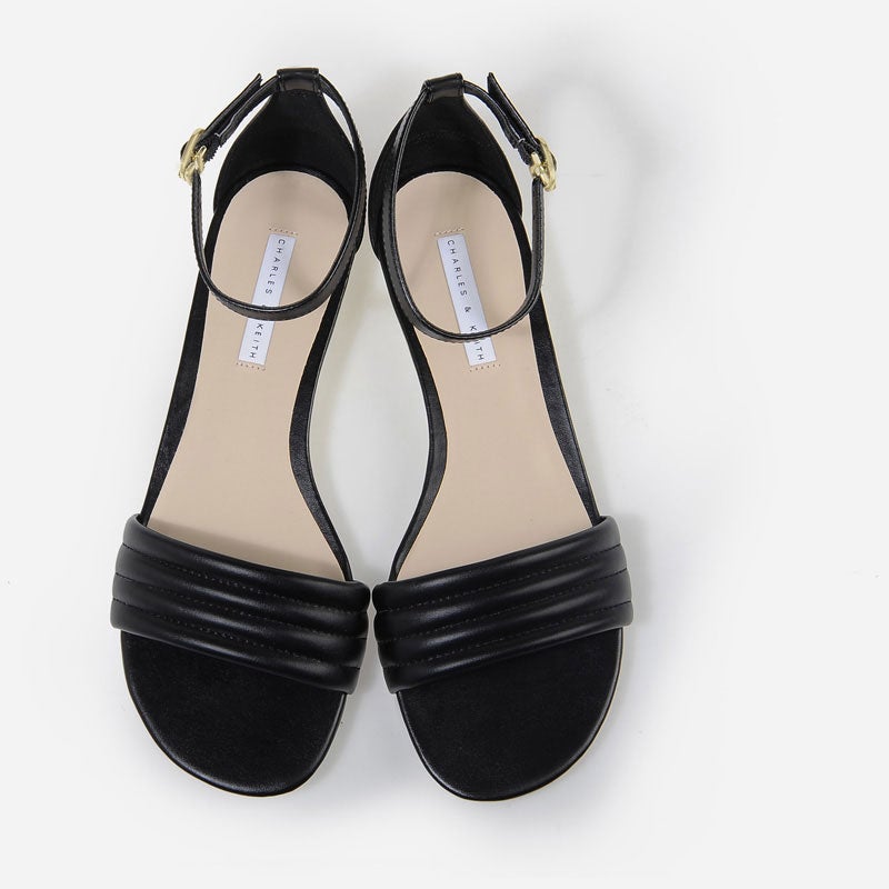 パネルキルティッドウェッジサンダル「CHARLES & KEITH」3,186円（税込）／画像提供：CHARLES & KEITH OFFICIAL ONLINE STORE