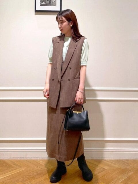 ベスト　コーデ　秋　先取り