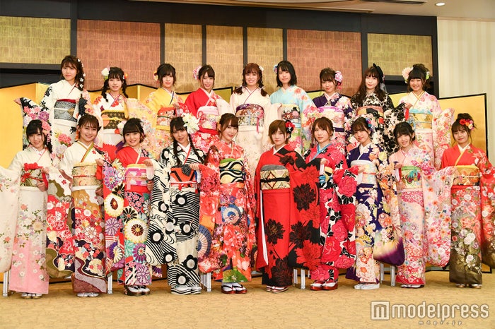 AKB48(兼任含む 後列左から)舞木香純、髙橋彩音、佐藤栞、大西桃香、飯野雅、小田えりな、清水麻璃亜、廣瀬なつき、稲垣香織(前列左から)北澤早紀、小嶋真子、向井地美音、白間美瑠、宮脇咲良、岡田奈々、高橋朱里、加藤玲奈、村山彩希、湯本亜美 (C)モデルプレス