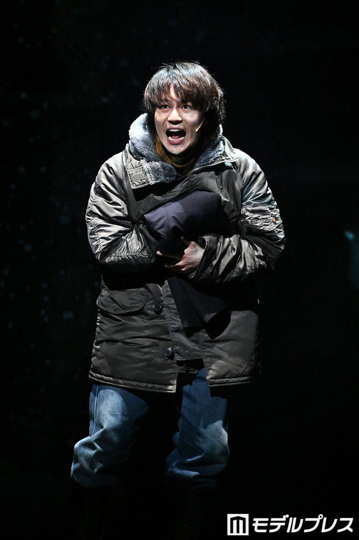 雪が降る青森で上京を決意するコージ(松田元太)(C)モデルプレス