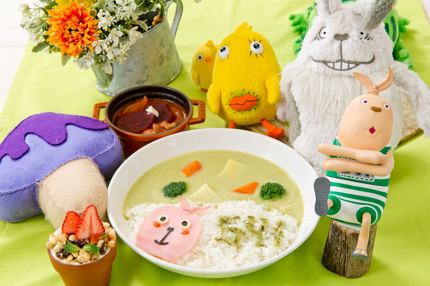 「ウサビッチ」新宿でコラボカフェ開催、人参ステーキや爆弾ケーキをリアルにメニュー化