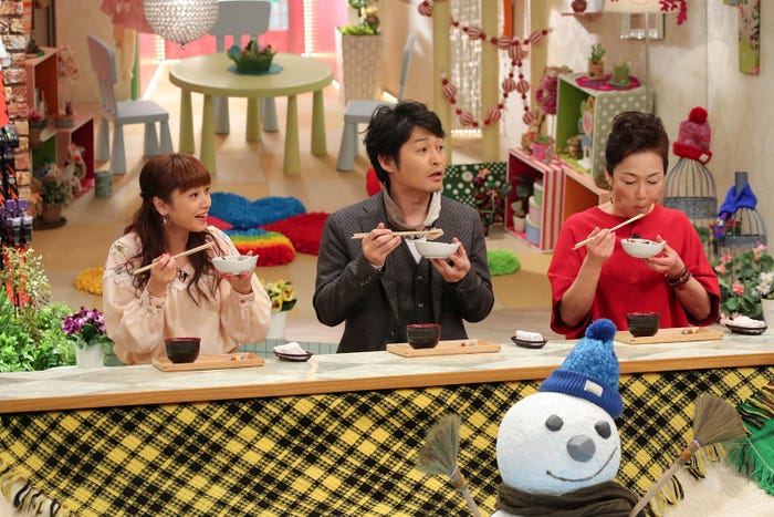 平愛梨、安田顕、キムラ緑子(C)関西テレビ・フジテレビ