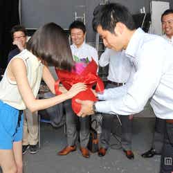 水原希子/ICEカップヌードル新CM「氷入れすぎた」篇メイキングカットより