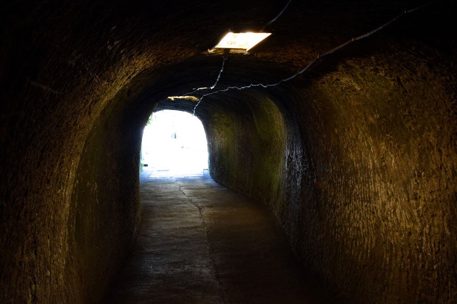 銭洗弁財天　洞窟