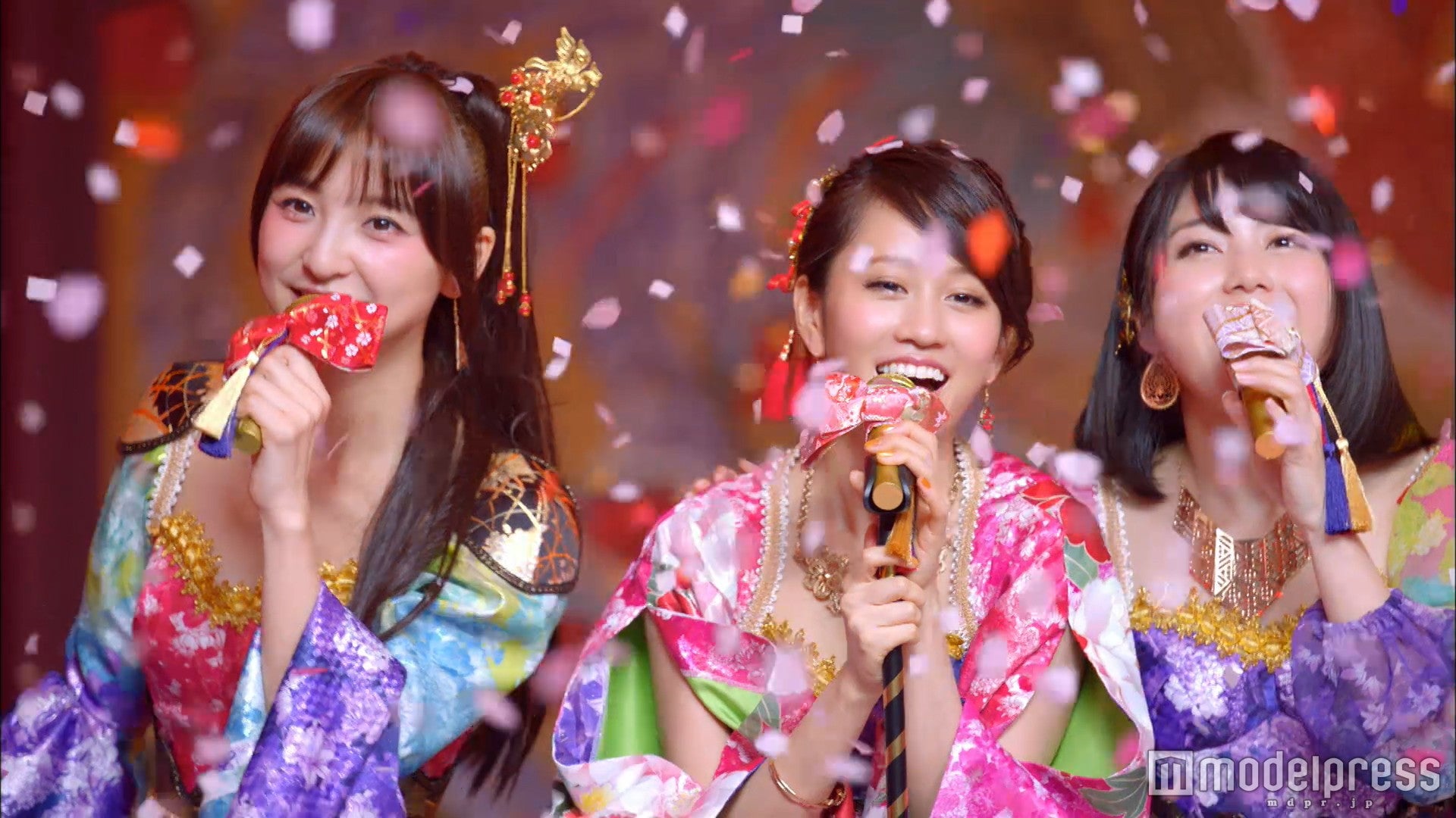 AKB48「君はメロディー」MVより（C）AKS／キングレコード