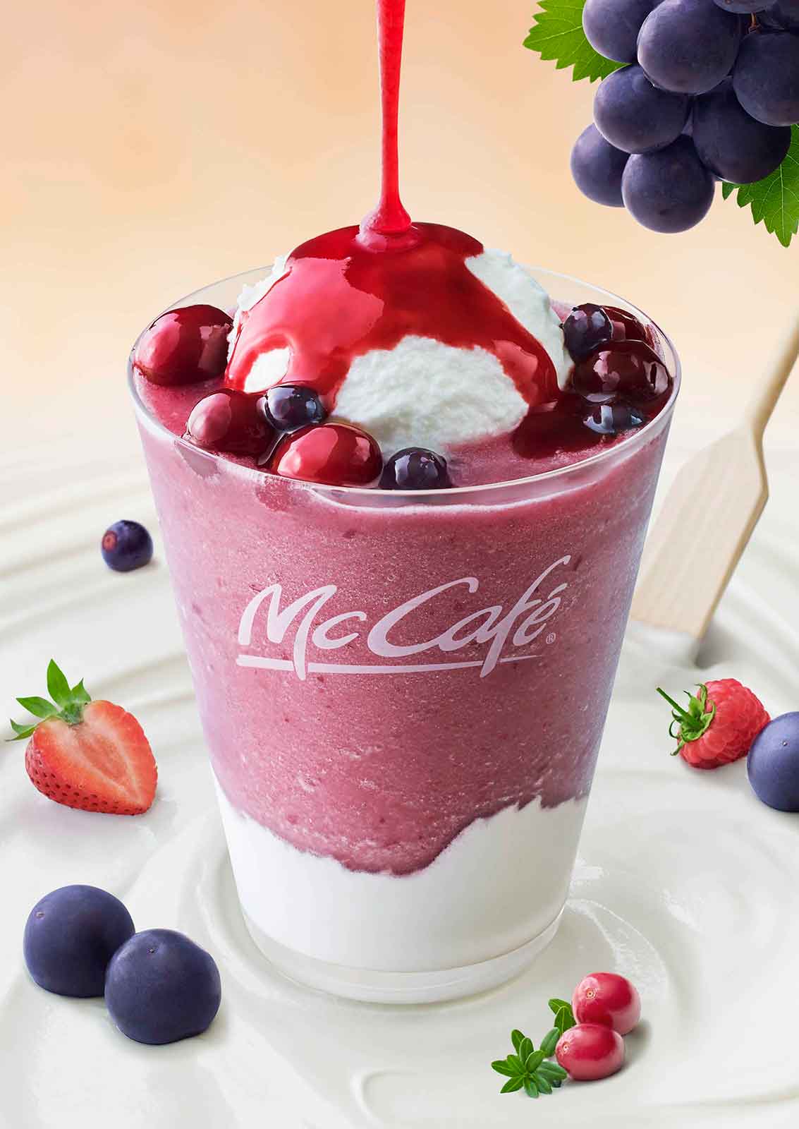 マックカフェ、葡萄×ミックスベリーの絶妙なハーモニー　チーズムースがのった贅沢スムージー　