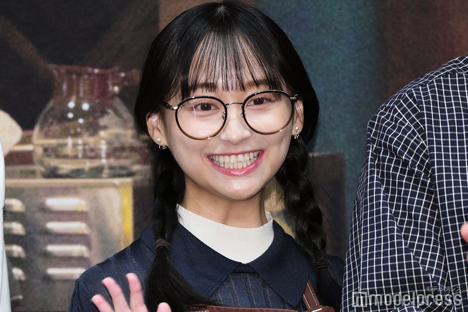 影山優佳、休憩中にサッカー3画面で同時視聴 共演者からタレコミ「本当に天才なんです」【シナントロープ】