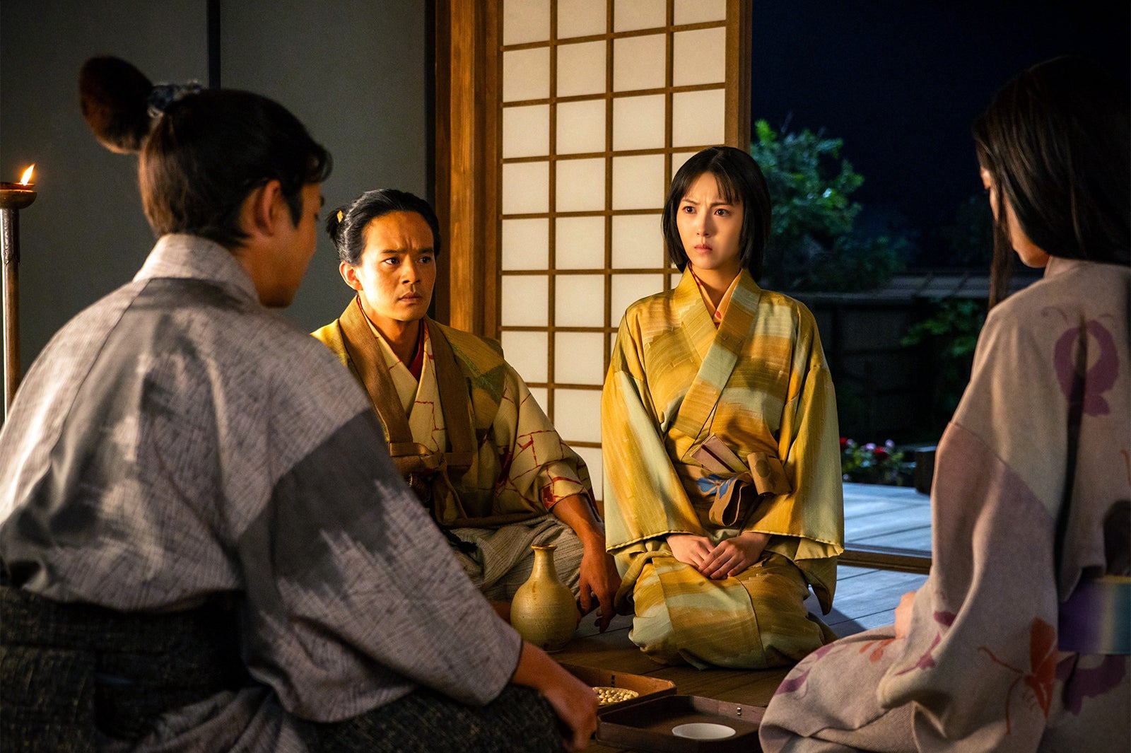 池松壮亮、浜辺美波「豊臣兄弟！」第13話（C）NHK