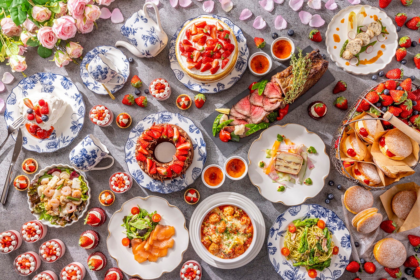 新春グローバルビュッフェ／ベリー！ベリー！ストロベリースイーツフェア（提供画像）