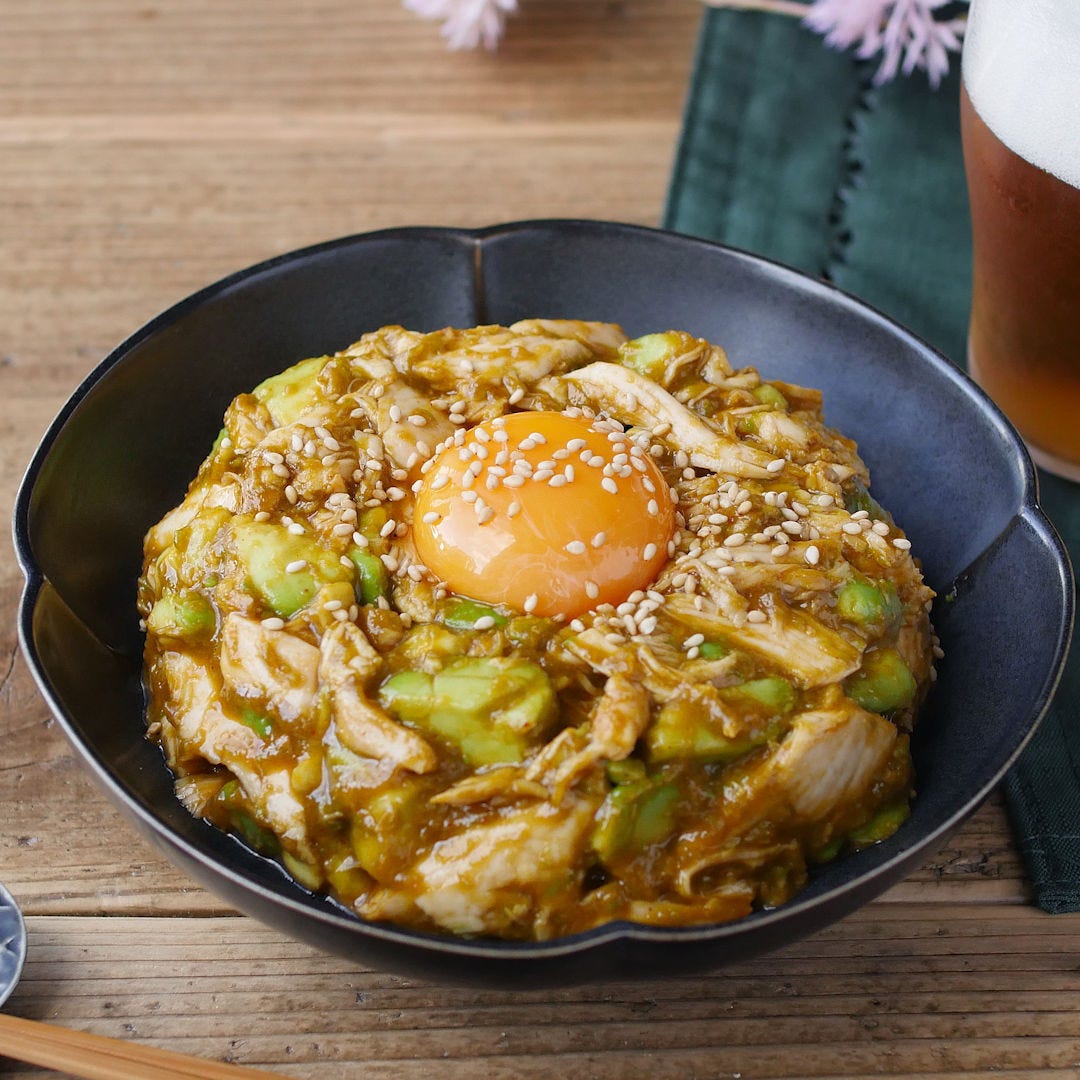 お酒にぴったりなおつまみ。アボカドささみユッケ