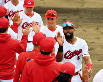 広島・ファビアン 2軍合流即マルチ！ 来日2年目で初の抹消も「一番大切なことは改善すること。ここでベスト尽くす」