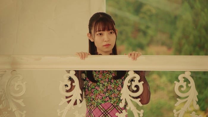 阪口珠美/乃木坂46「口ほどにもないKISS」MVより(提供写真)