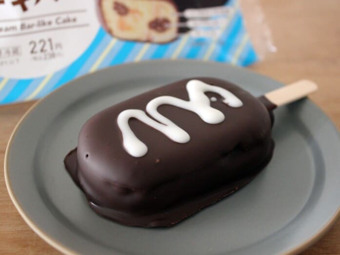 見た目はチョコレートアイスバーそのもの……！
