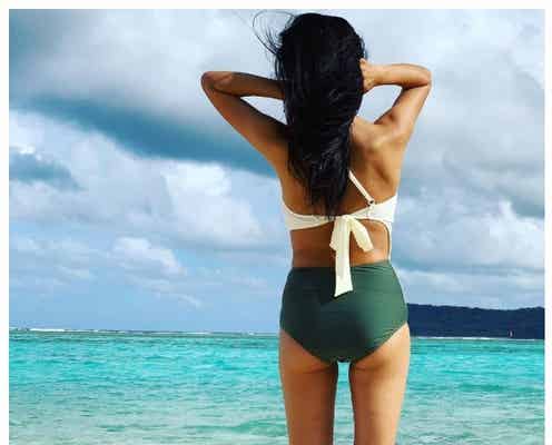 小島瑠璃子、SEXY水着姿に反響「お尻が美しい」「絵になる」