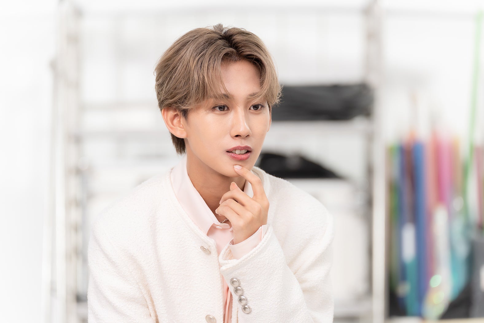 鈴木凌「SHElikes（シーライクス）」新CMオフショット（提供写真）