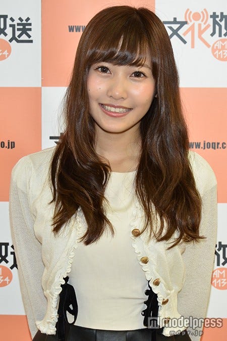 ロングヘアの佐野ひなこ(C)モデルプレス