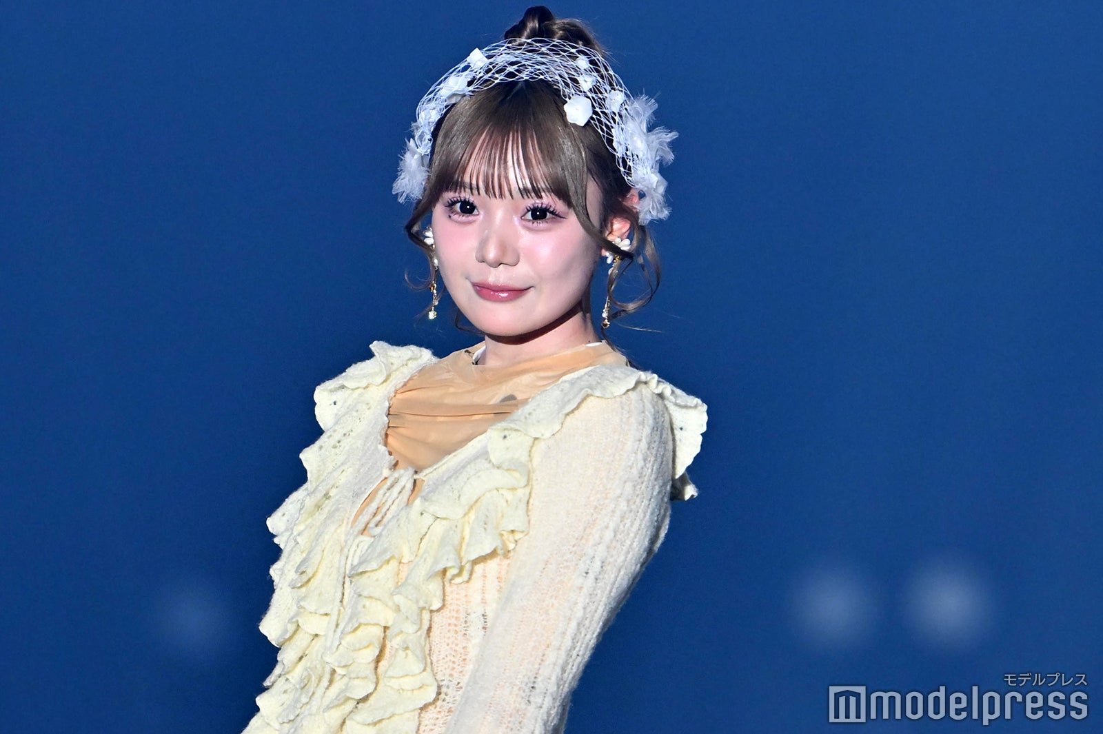 CUTIE STREET古澤里紗、お団子ヘア×イエローコーデに視線集中 レースカチューシャが可愛い【IDOL RUNWAY COLLECTION 2026】