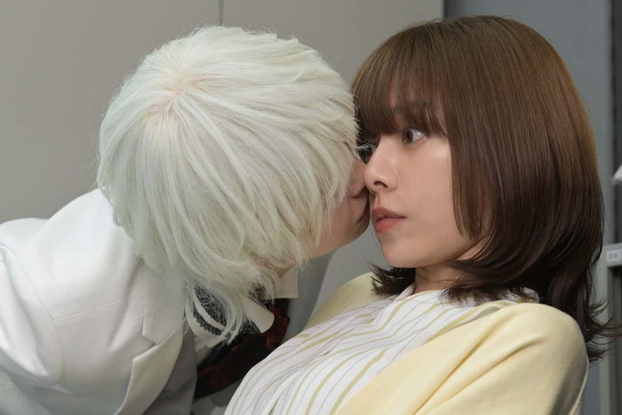 鈴木ゆうか、桜井ユキ「ホスト相続しちゃいました」第6話より(C)カンテレ