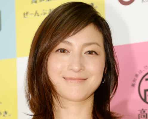 広末涼子、ミニスカで美脚披露 デビュー20周年を迎えた本音