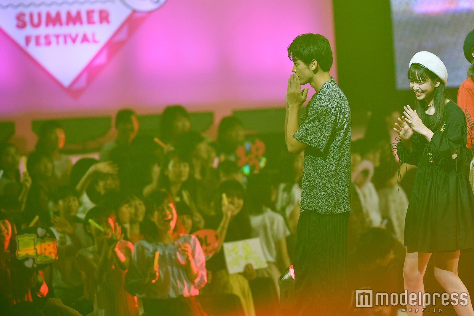 竹内涼真＆横田真悠（C）モデルプレス