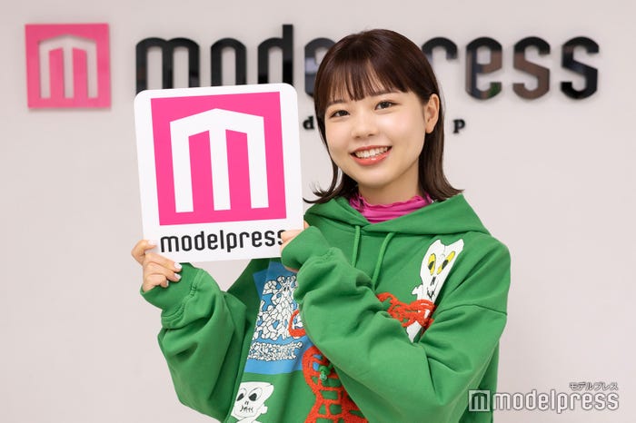 モデルプレスのインタビューに応じた、asmi(アスミ)(C)モデルプレス