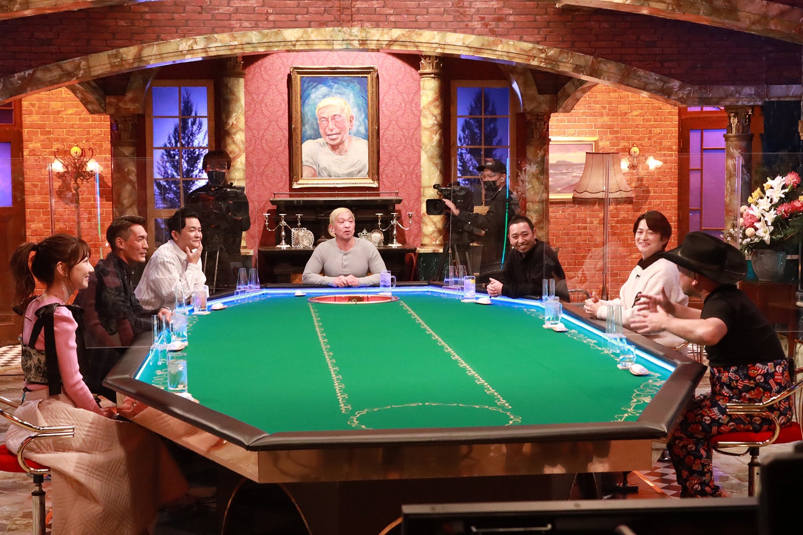 （左手前から時計まわりに）柏木由紀、槙野智章、ノブ、松本人志、大悟、下野紘、ハリウッドザコシショウ（C）フジテレビ