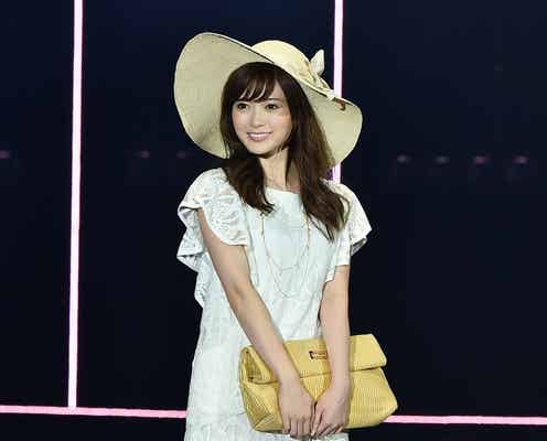 乃木坂46白石麻衣、ホワイト×イエローの春色コーデで観客魅了<TGC2016 S/S>