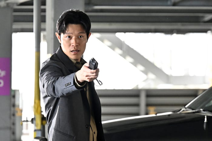 鈴木亮平「リブート」第5話(C)TBS