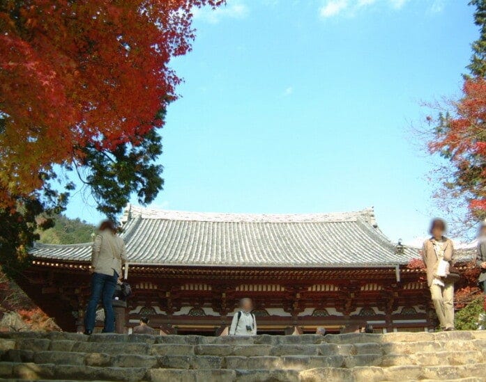 神護寺の金堂と紅葉（2004年11月21日撮影）