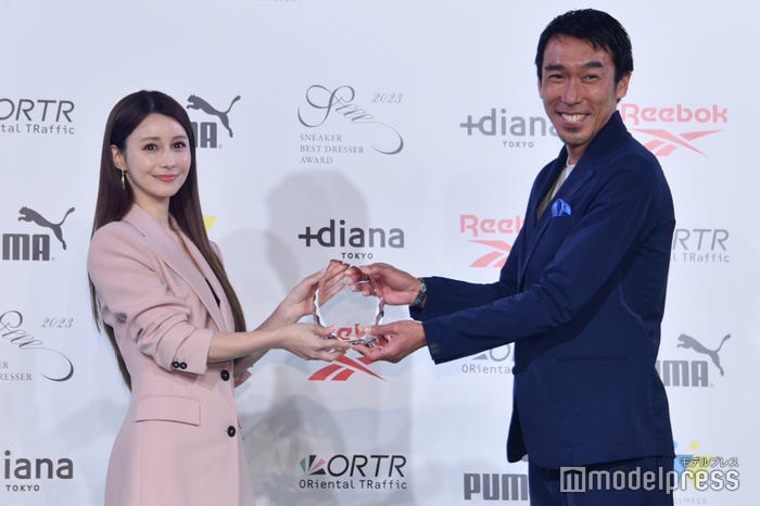 ダレノガレ明美、鈴木努氏 (C)モデルプレス