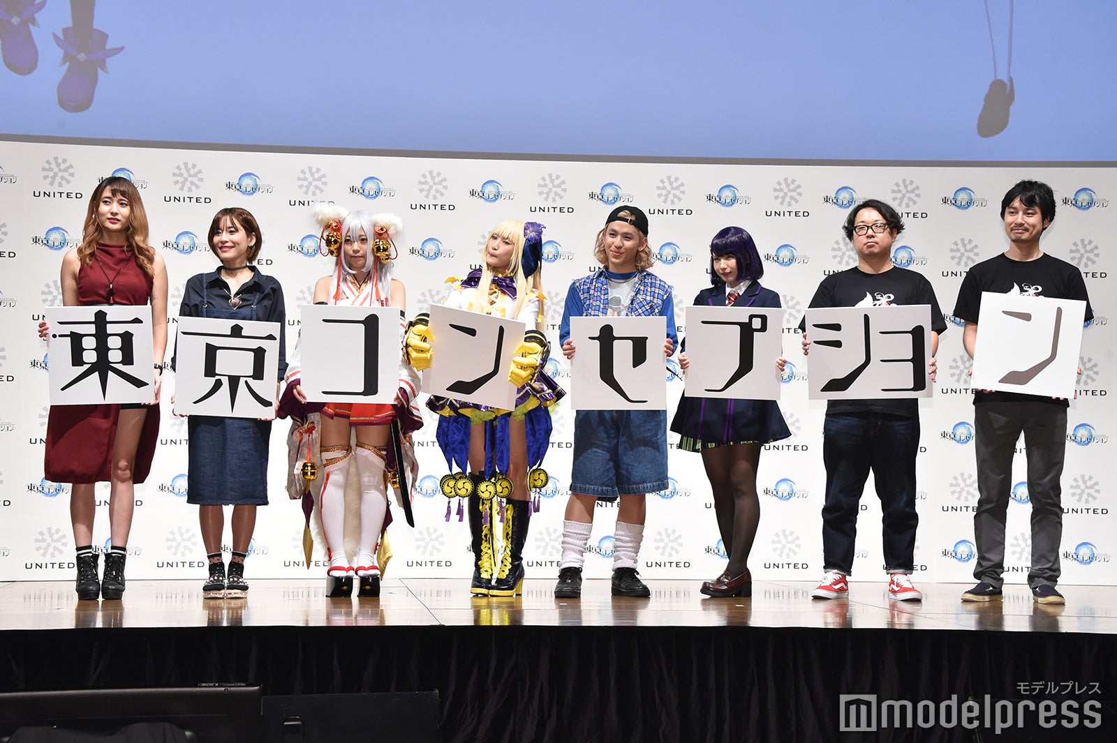 （左から）暁音、mishell、雨音やみ、片瀬美月、りゅうちぇる、えなこ、山下優司氏、村井琢真氏（C）モデルプレス