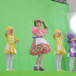 きゃりーぱみゅぱみゅ(中央)とキッズダンサー/新「み」(30秒)編メイキング