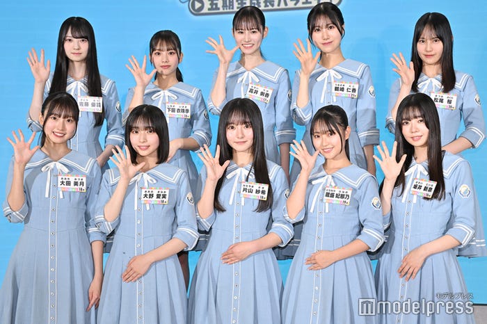 (後列左から)佐藤優羽、下田衣珠季、高井俐香、鶴崎仁香、松尾桜(前列左から)大田美月、大野愛実、片山紗希、蔵盛妃那乃、坂井新奈(C)モデルプレス