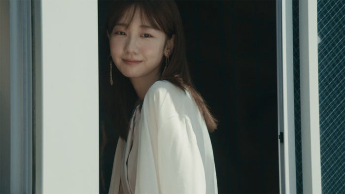 柏木由紀 AKB48 58thシングル「根も葉もRumor」MVより(C)AKB48/キングレコード