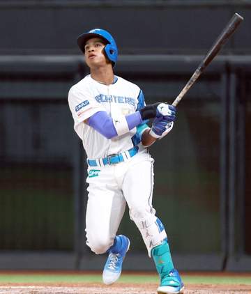 日本ハム・万波 開幕5戦で早くも3号「嫌な流れを断ち切りたかった」連勝ならずも意地の一発 