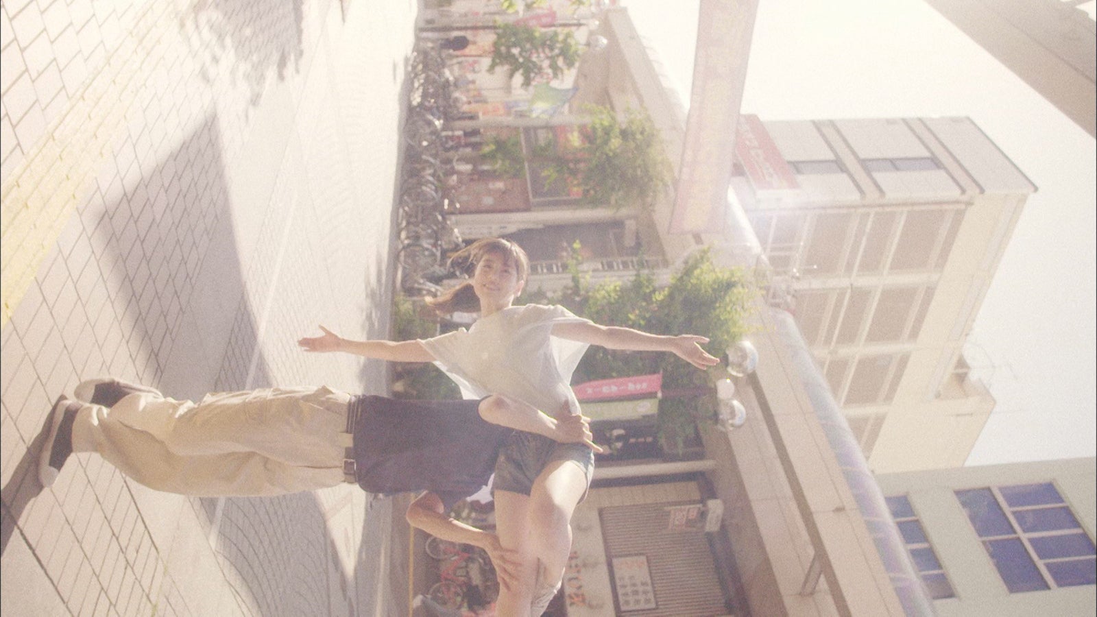 井上陽水ニューシングル「care」MVより（提供画像）