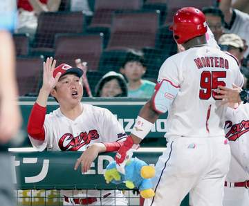 広島が劇的サヨナラ勝ち！まさかのバッテリーエラーで決着 13度目のチャレンジで今季2度目の3連勝 最下位転落を阻止