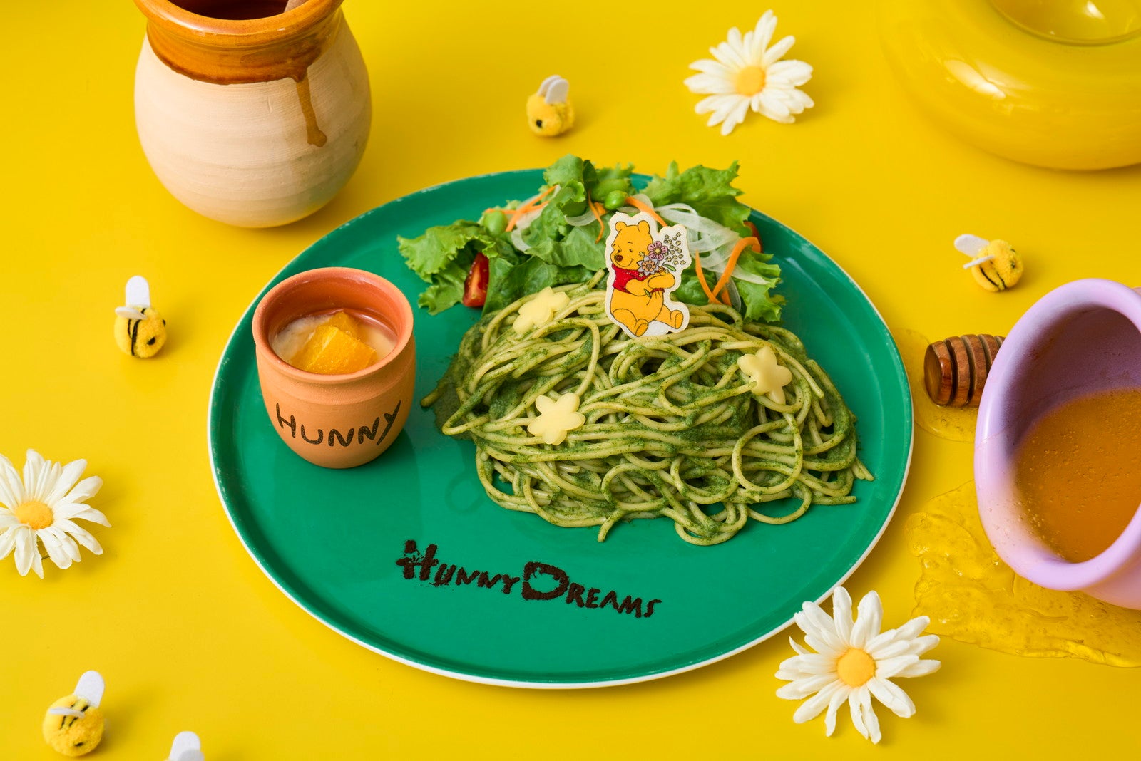 花咲く丘のほうれん草のクリームパスタ　税込1,890円（C）Disney. Based on the "Winnie the Pooh" works by A.A. Milne and E.H. Shepard.