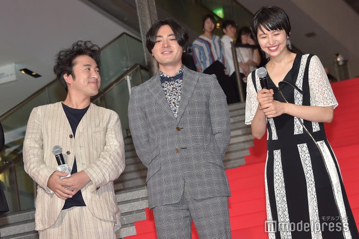 ムロツヨシ、山田孝之、長澤まさみ (C)モデルプレス