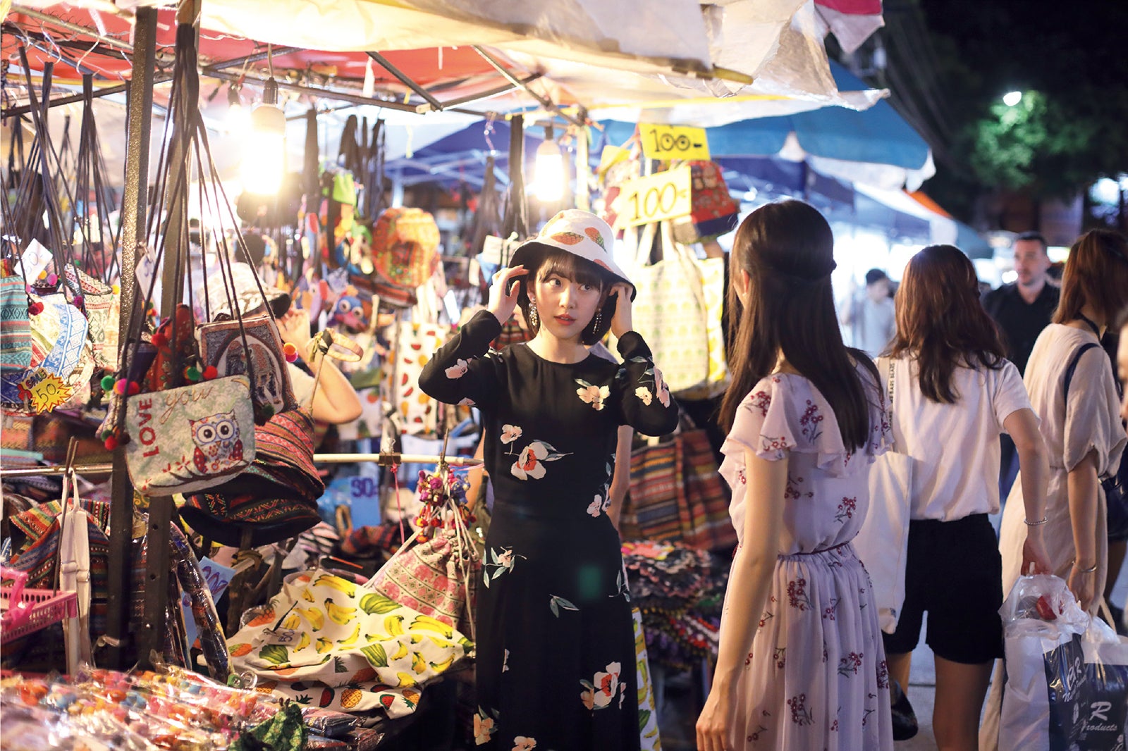 チェンマイを観光（C）鈴木健太、光文社