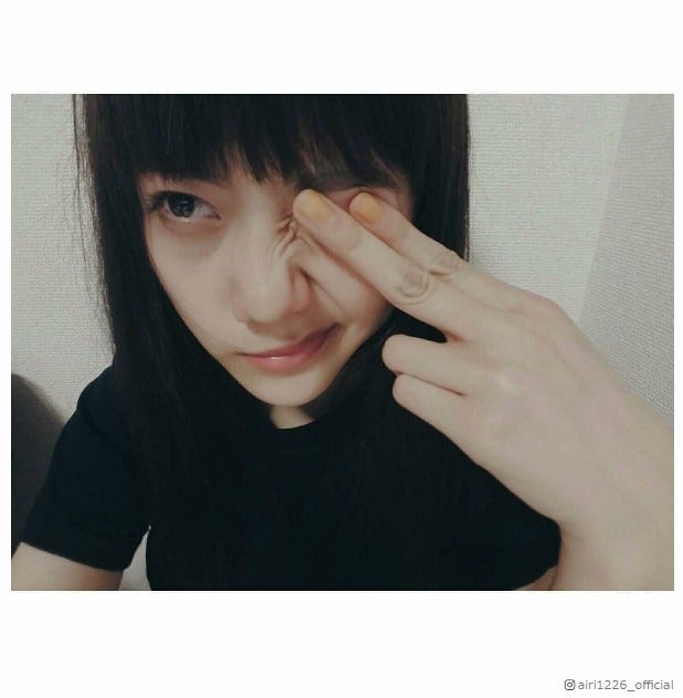 松井愛莉、“暗髪”イメチェンで「美人度増してる」の声 進化する美貌に反響