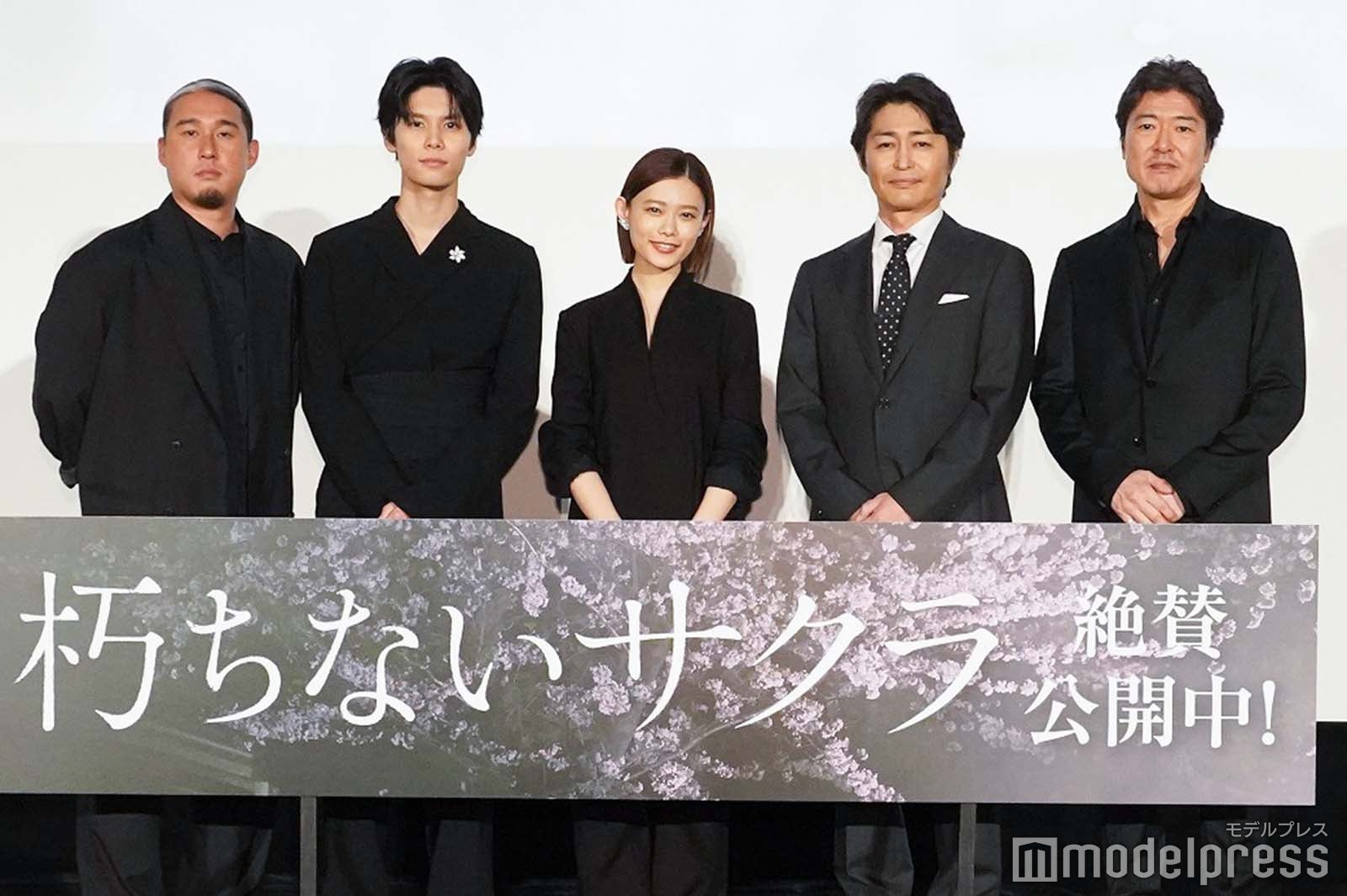 （左から）原廣利監督、萩原利久、杉咲花、安田顕、豊原功補（C）モデルプレス