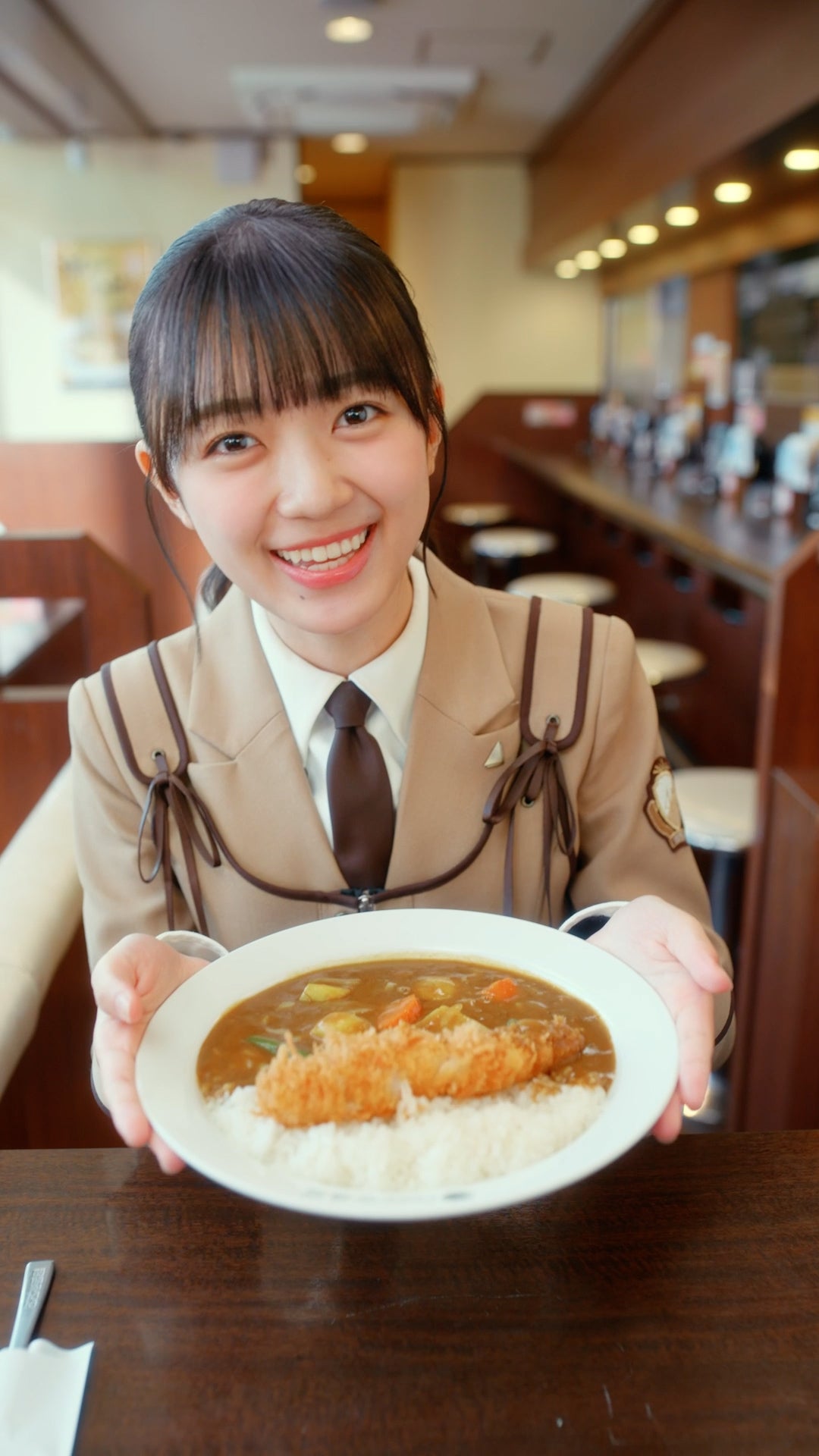 「推しカレー」動画より（提供写真）