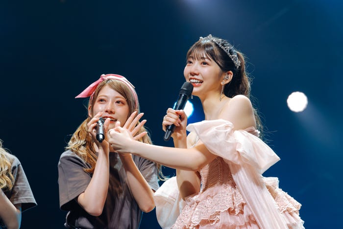 東村芽依、高本彩花「11th Single ひなた坂46 LIVE」撮影:上山陽介